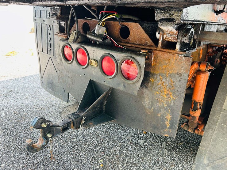 2005-kenworth-t300-image-16
