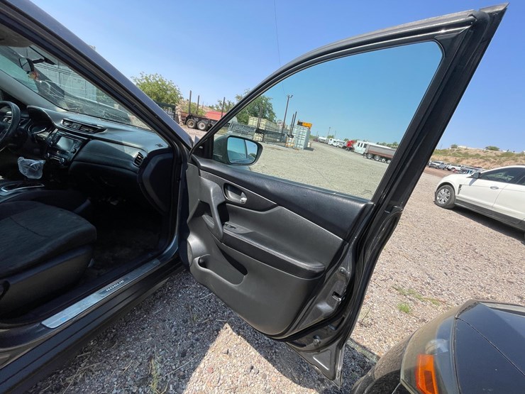 2018-nissan-rogue-image-90