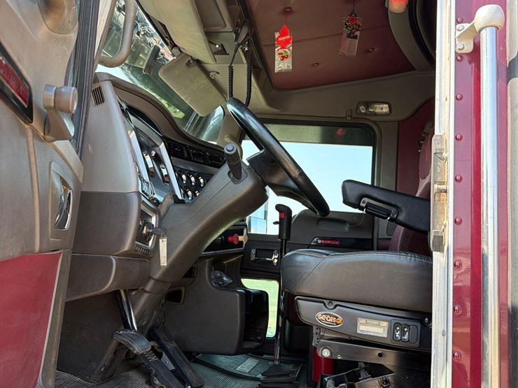 2010-kenworth-t660-image-30