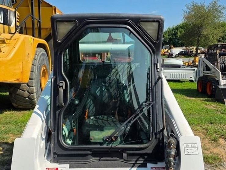 2010-bobcat-t300-image-38