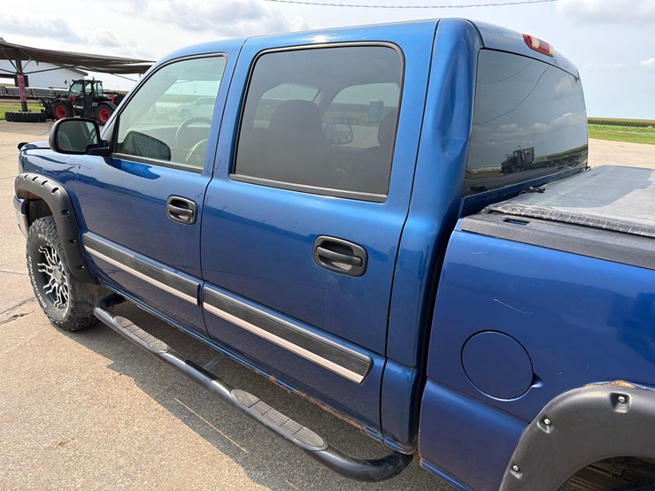 2004-chevrolet-silverado-1500-image-10