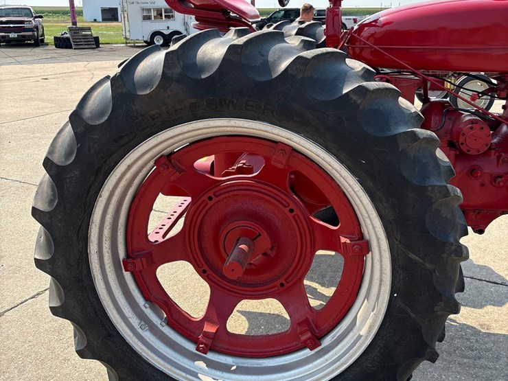 1949-farmall-m-tractor-image-17