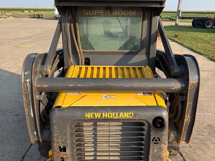 new-holland-l150-image-13