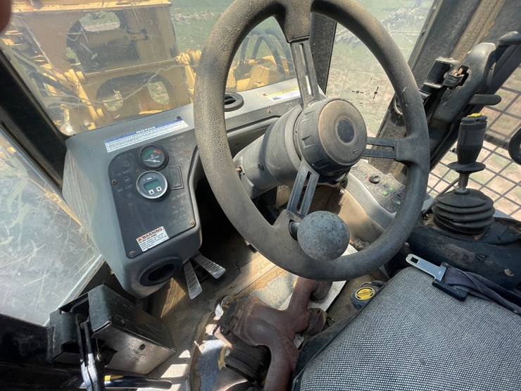 2010-caterpillar-553-image-46