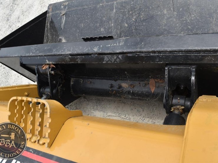 caterpillar-246-image-23