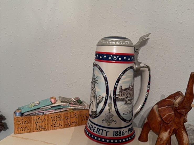 beer-stein-and-other-decorations-image-6