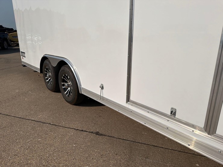 2020--haulmark-grizzly-hd-8-1/2ft-x-24ft-enclosed-trailer----like-new-image-19