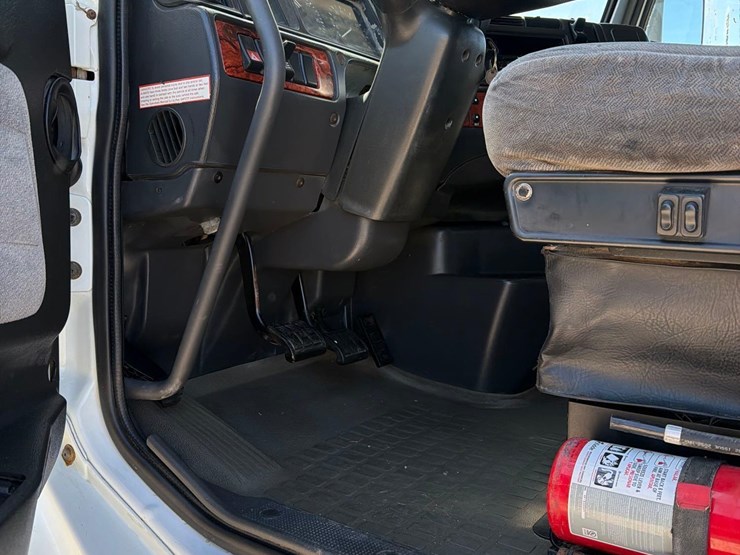 1999-volvo-vn-image-43