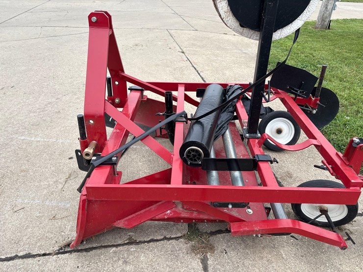 3pt-compact-raised-bed-mulch-layer-image-12