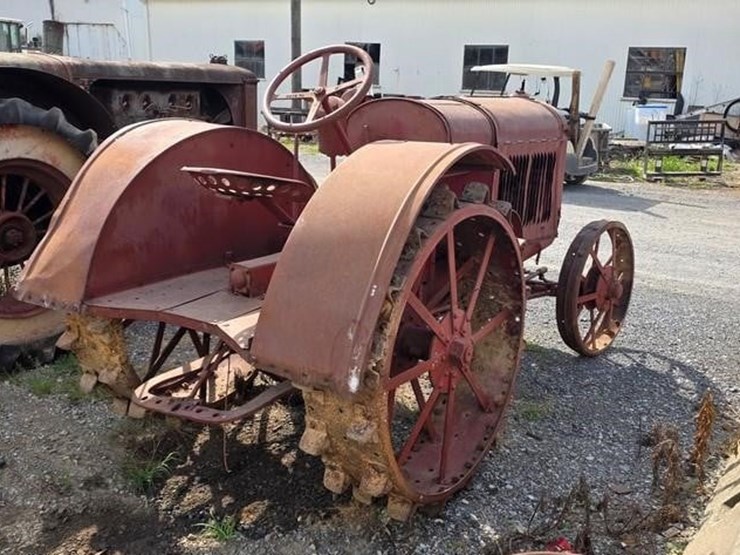 mccormick-deereing-1020-tractor-(not-running)-image-4