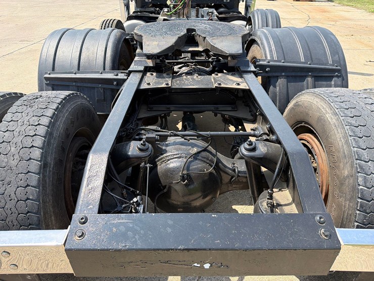 2007-peterbilt-379-image-9