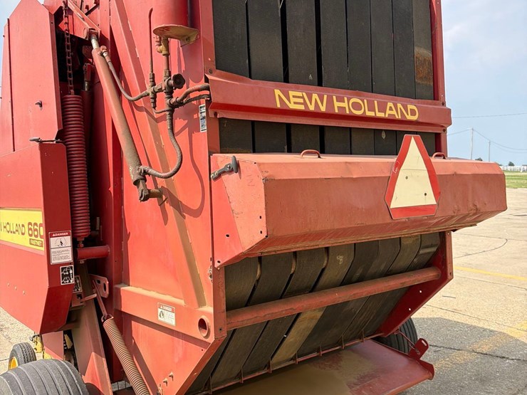 new-holland-660-image-6