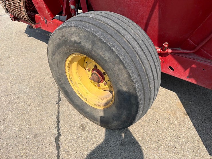 new-holland-358-image-10