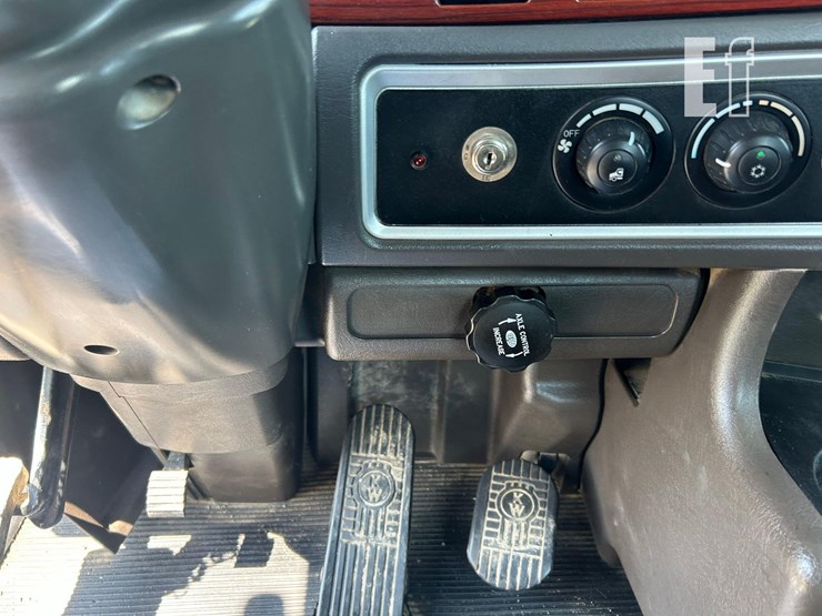 2007-kenworth-w900-image-33