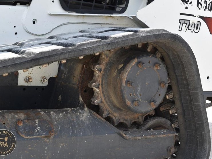 2016-bobcat-t740-image-18