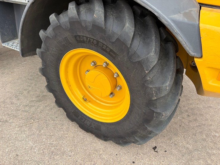 2021-deere-324l-image-7