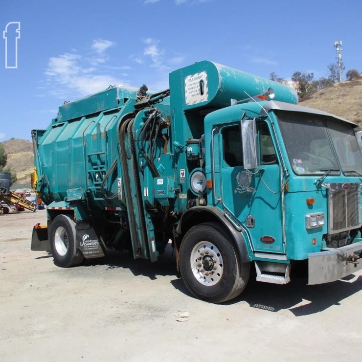 2009 PETERBILT 320