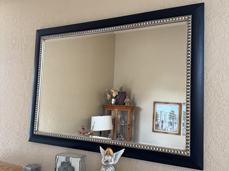 mirror-and-mantel-decorations-image-1