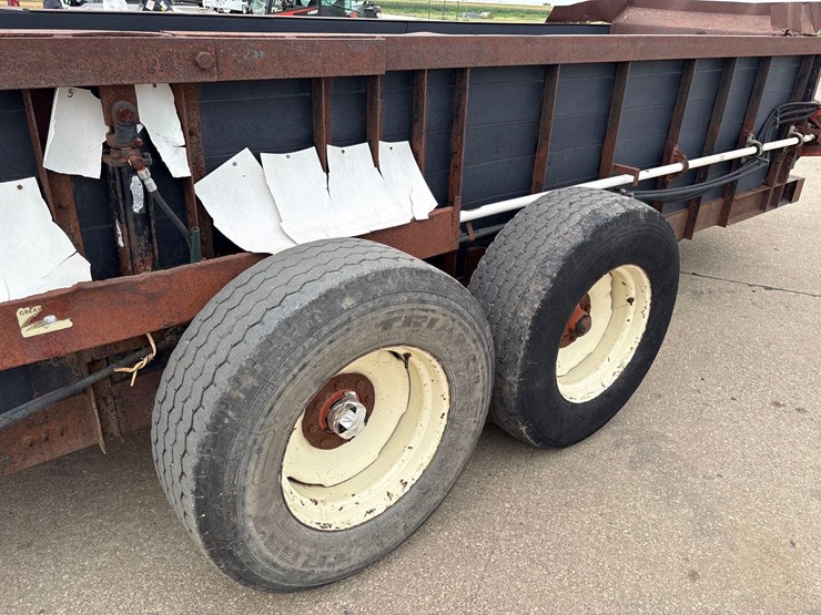 meyer-m425-manure-spreader-image-27