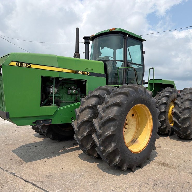 JOHN DEERE 8560
