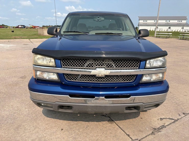 2004-chevrolet-silverado-1500-image-2