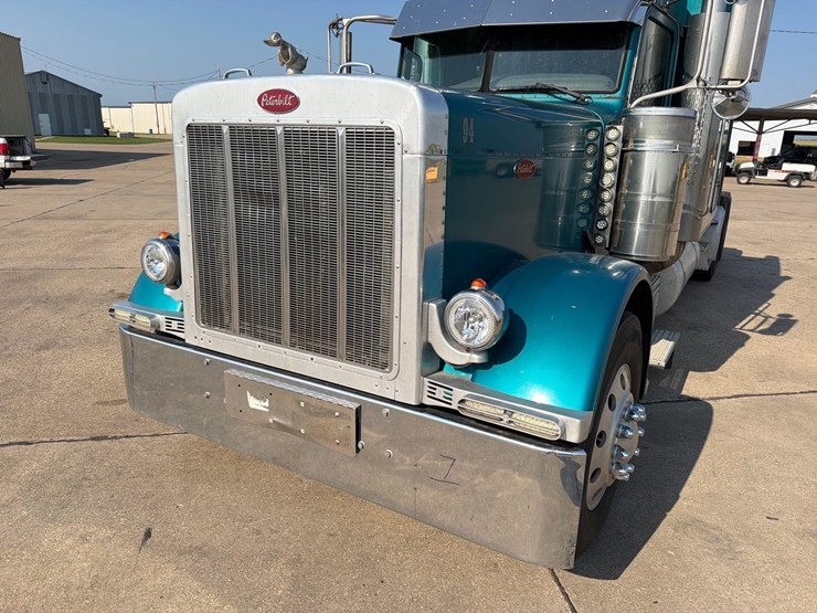 2007-peterbilt-379-image-19