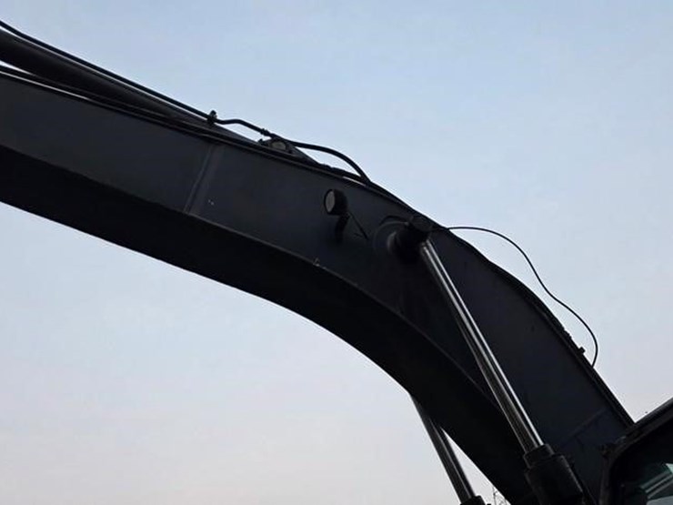 2011-deere-240d-lc-image-53