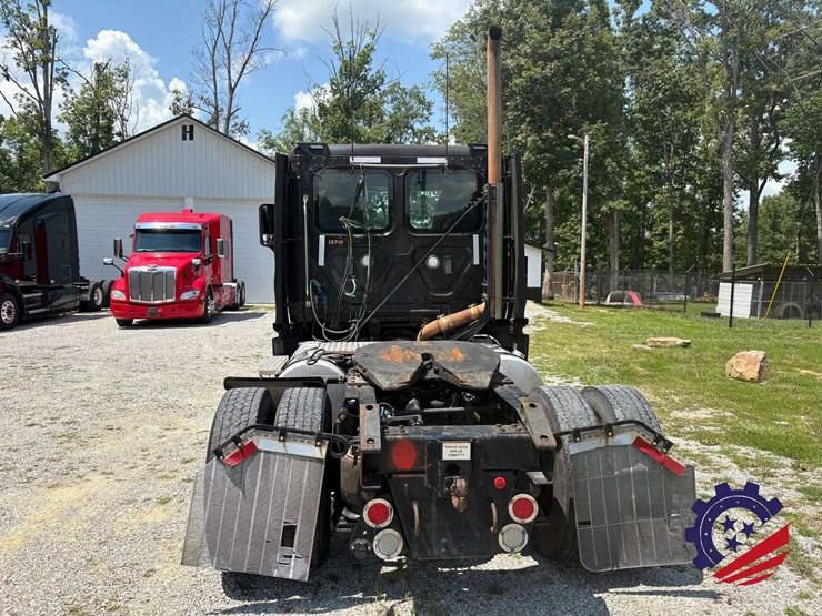2017-freightliner-cascadia-113-image-4