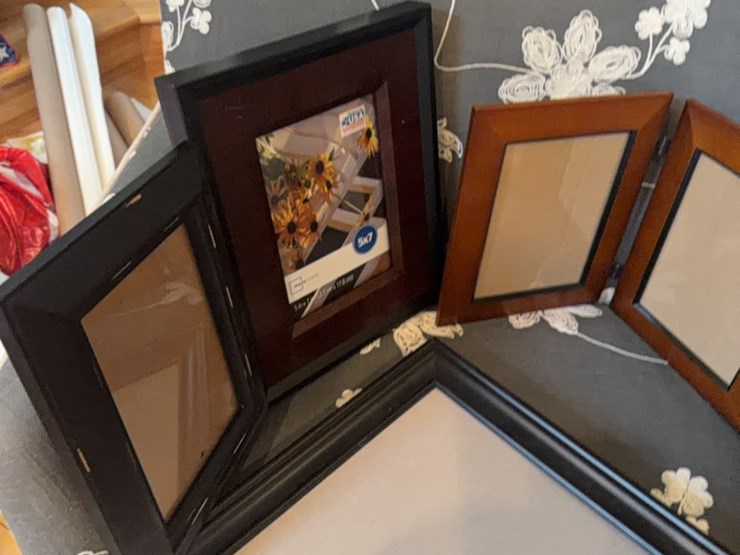 various-unused-picture-frames-and-tablecloth.-also-magazine-rack.-image-5
