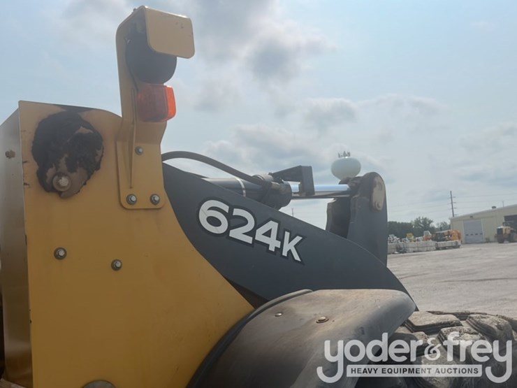 2014-deere-624k-image-32