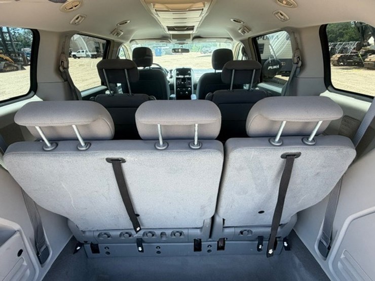 2009-dodge-grand-caravan-sxt-image-12