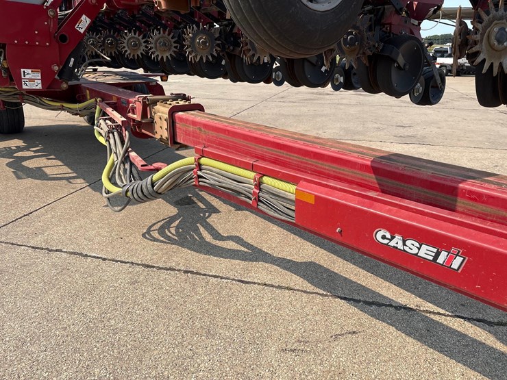 2011-case-ih-1240-image-30