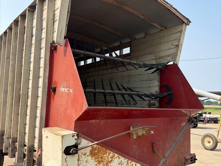 rex-14ft-front-unload-silage-wagon-image-11