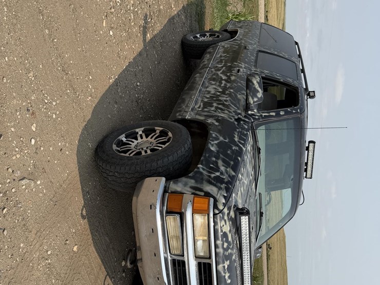 1999-chevrolet-suburban-image-3