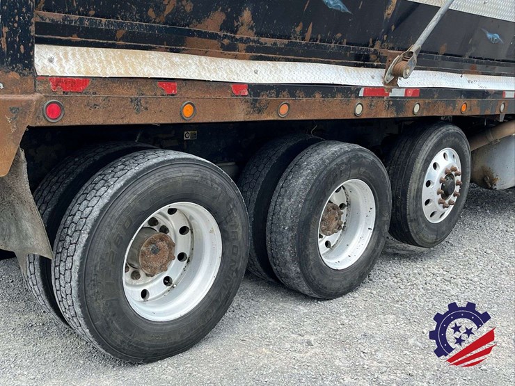 2008-peterbilt-365-image-10