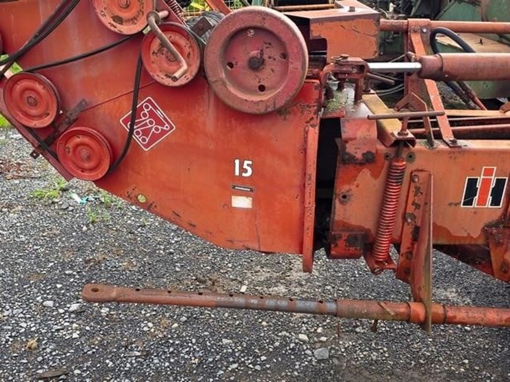 internatinal-435i-square-baler-image-13