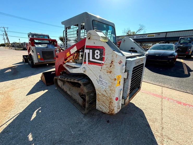 2019-takeuchi-tl8-image-3