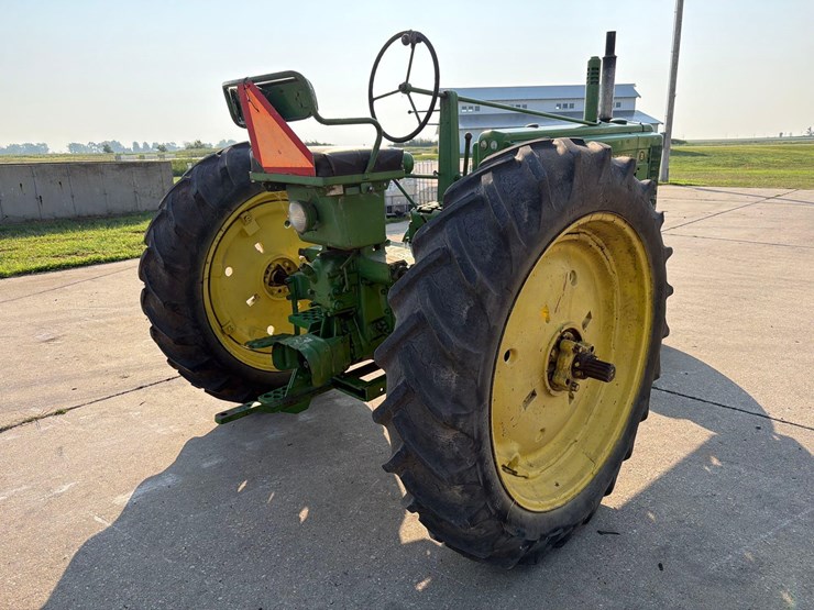 john-deere-b-image-4
