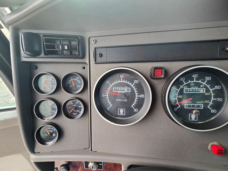 2010-kenworth-t370-image-33
