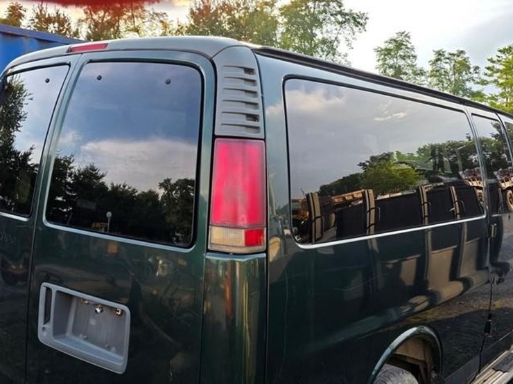 2001-chevrolet-express-3500-image-20