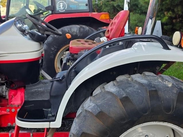 new-holland-boomer-8n-image-13