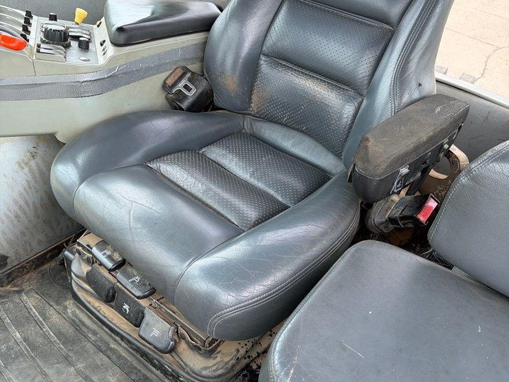 2009-new-holland-t8050-image-37