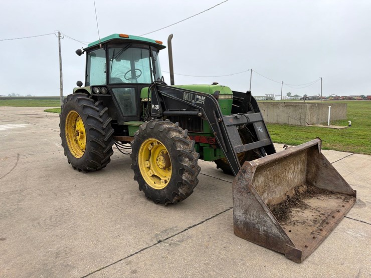 john-deere-3155-image-1