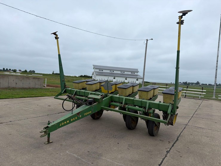john-deere-7000-image-1