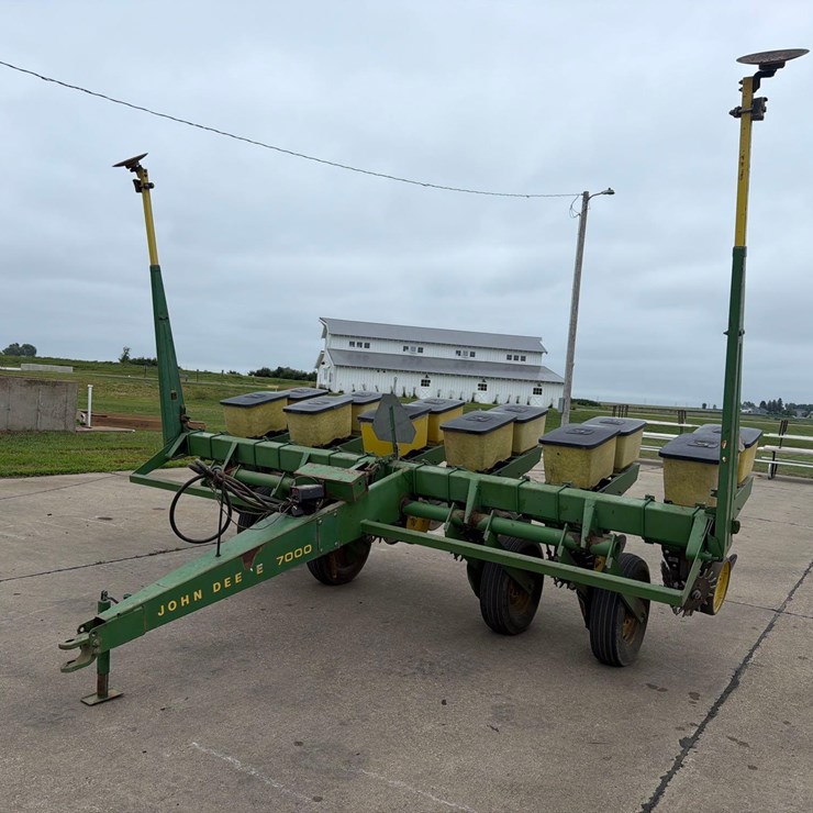 JOHN DEERE 7000