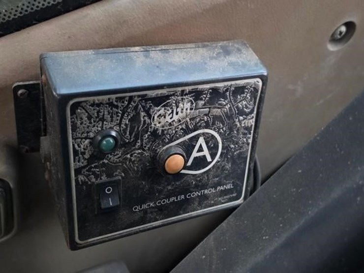 2011-deere-240d-lc-image-90