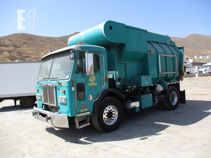 2009-peterbilt-320-image-2
