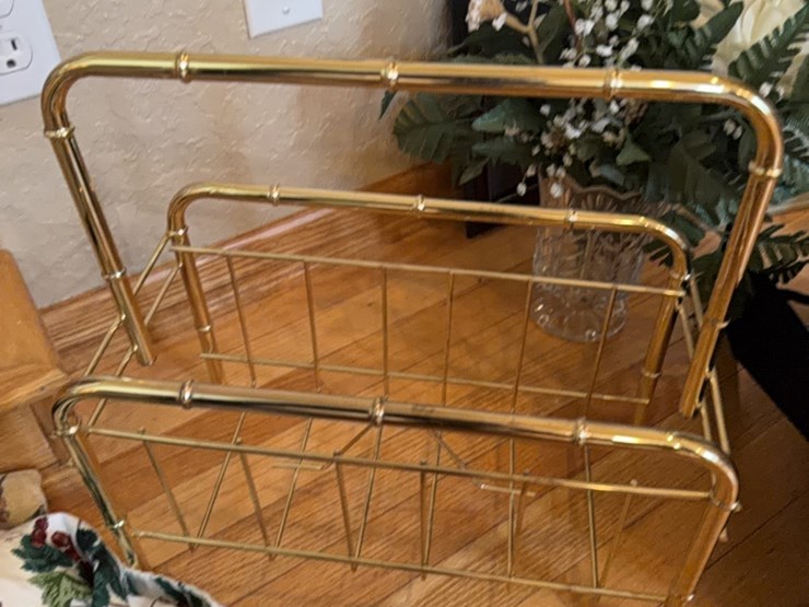 various-unused-picture-frames-and-tablecloth.-also-magazine-rack.-image-14