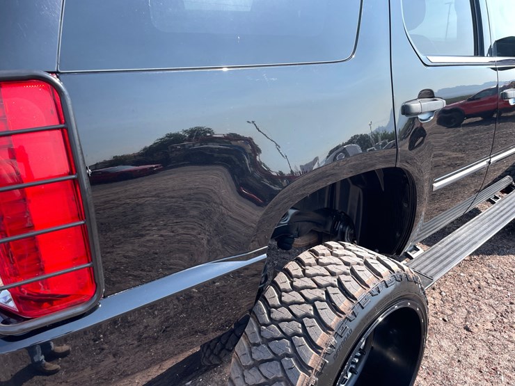 2009-cadillac-escalade-image-25