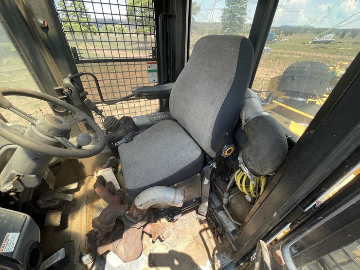 2010-caterpillar-553-image-37